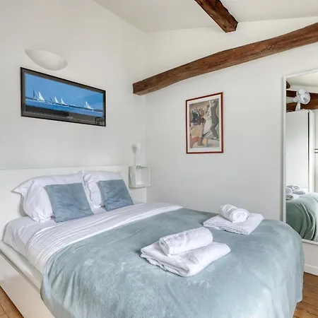 Apartment Homely & Pleasant T2 Flat In The Heart Of *