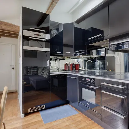 Homely & Pleasant T2 Flat In The Heart Of Apartment